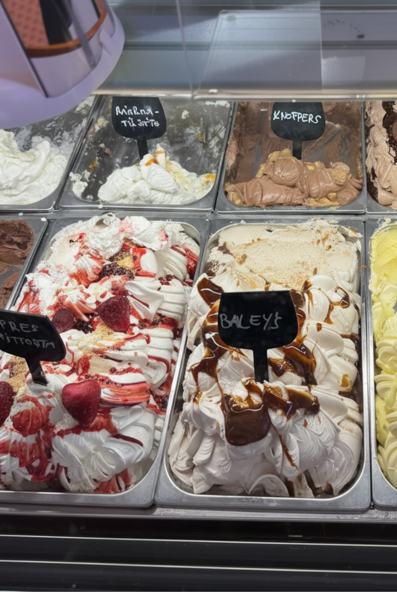 Gelato case